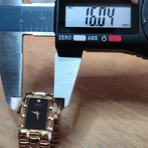 Seiko Ladies Black dial, 2 hand movement gold case and bracelet w/diamond at 12 - Picture 3 of 10